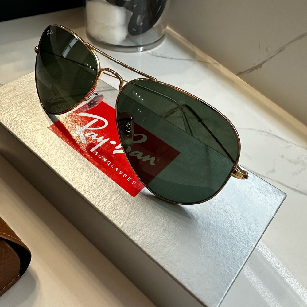Ray-Ban Sunglasses - Picture 4 of 9